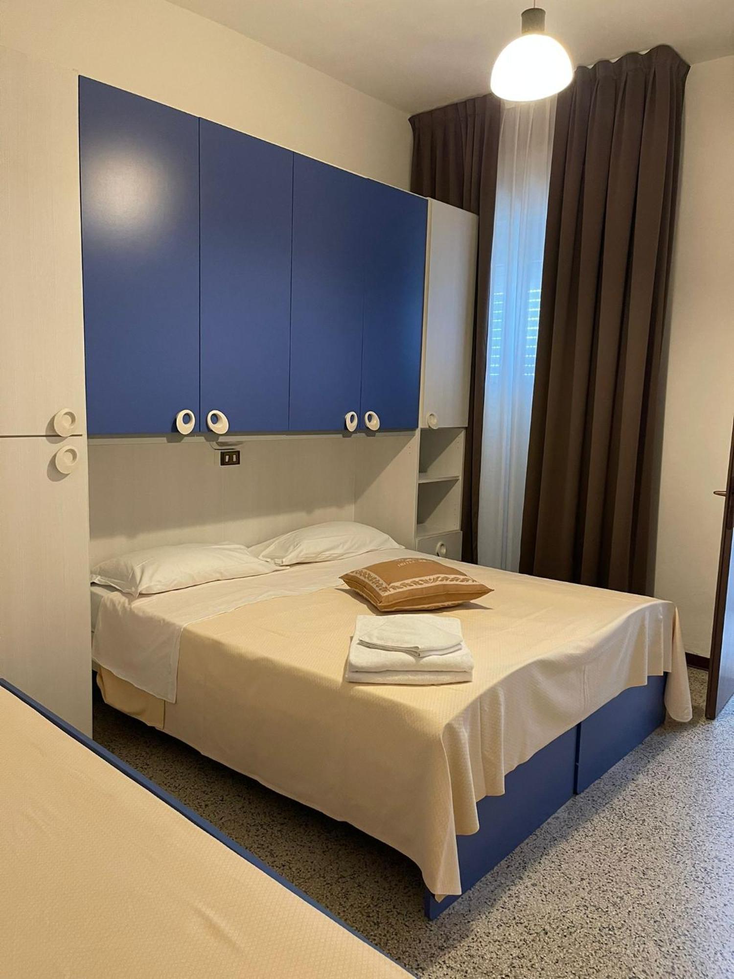 Hotel Ideal リミニ エクステリア 写真
