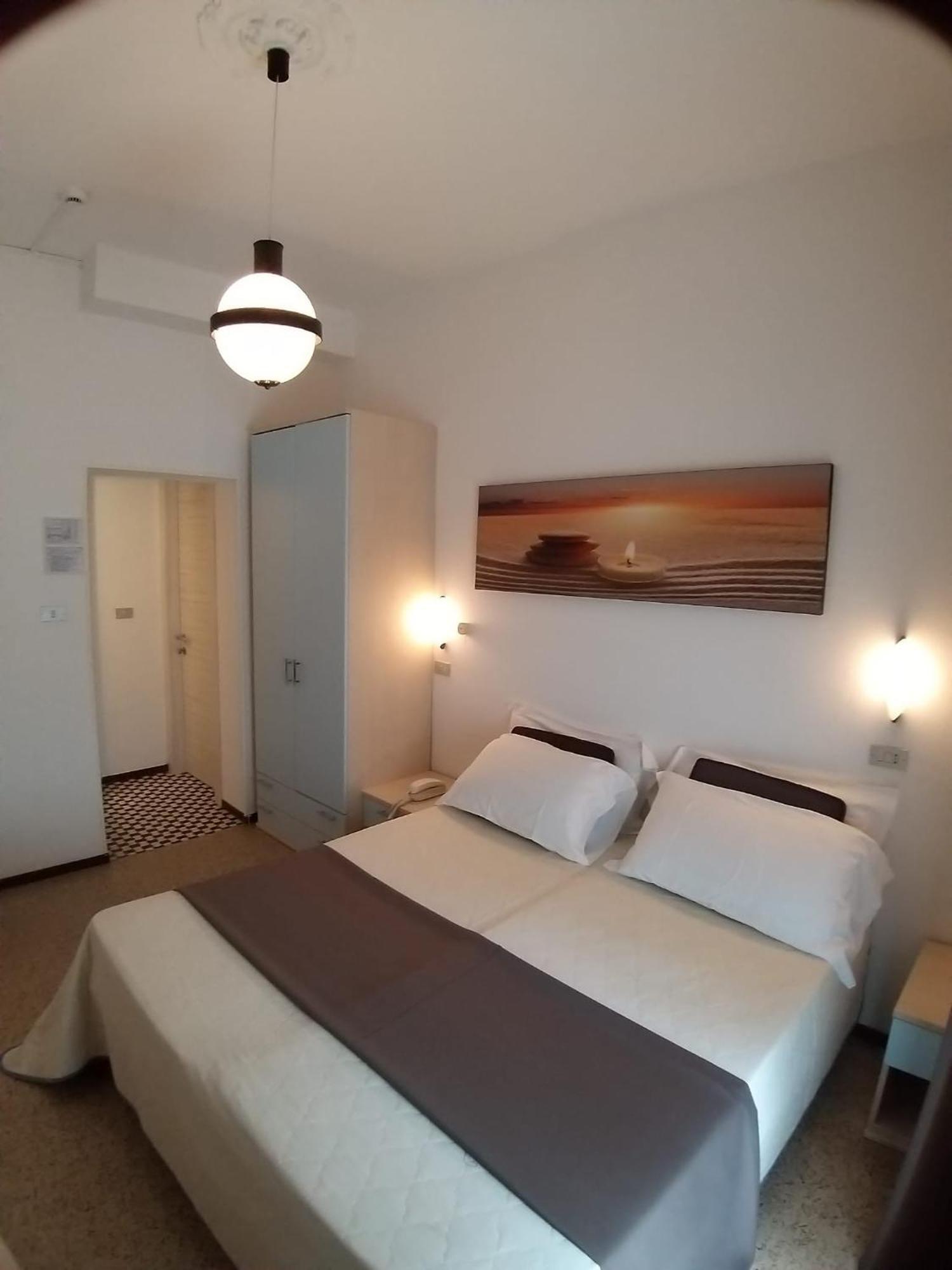 Hotel Ideal リミニ エクステリア 写真