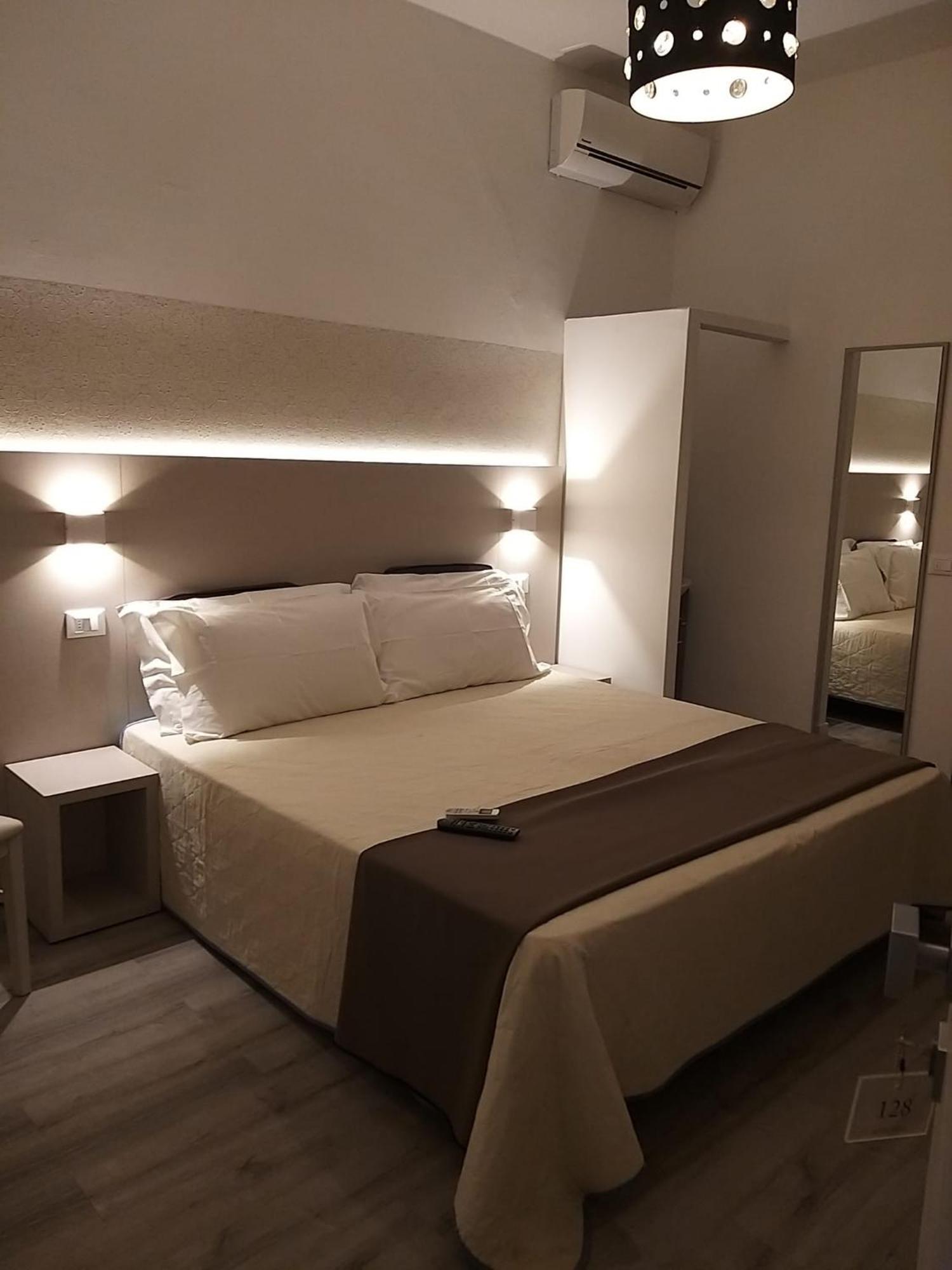 Hotel Ideal リミニ エクステリア 写真