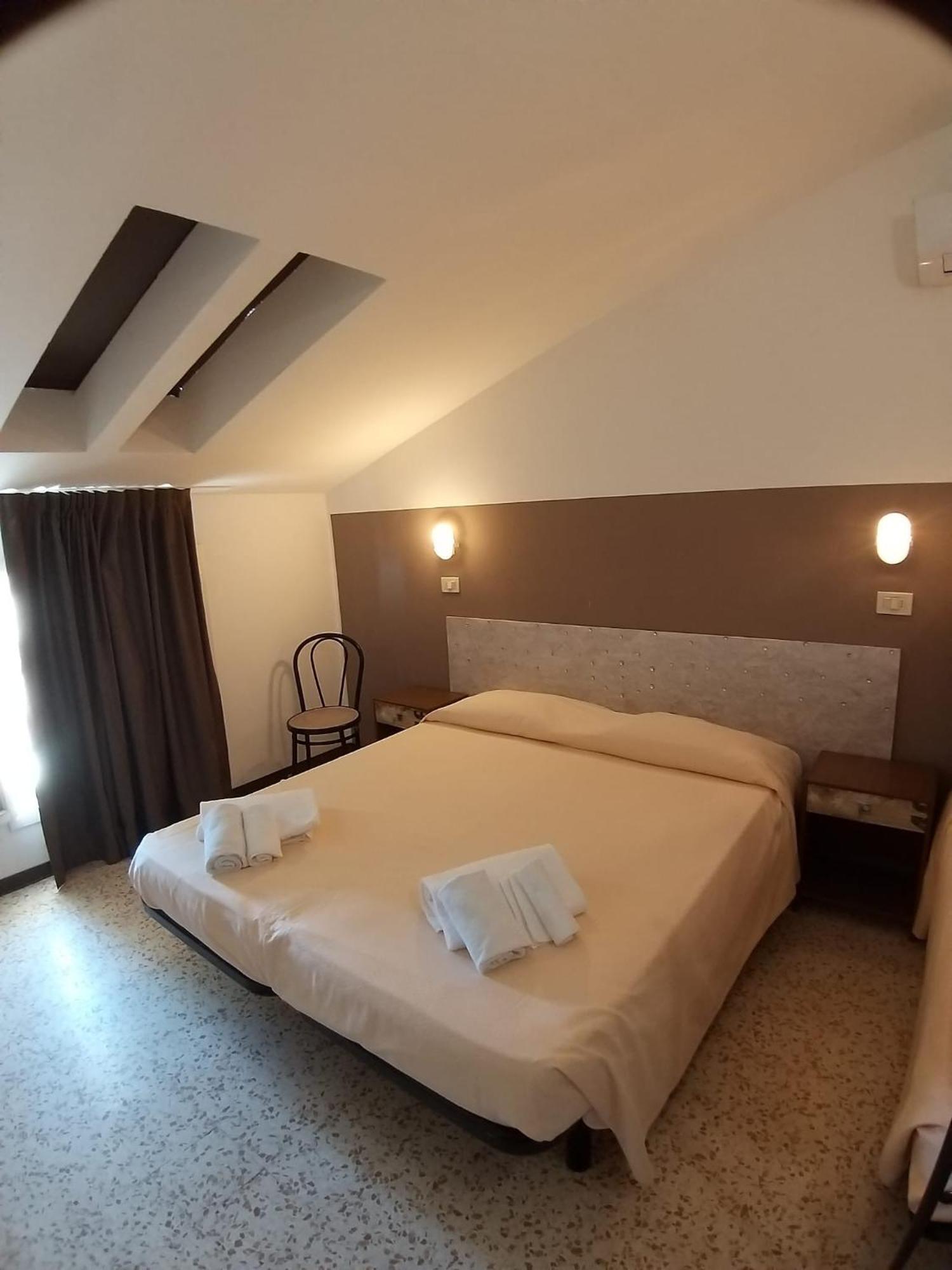 Hotel Ideal リミニ エクステリア 写真