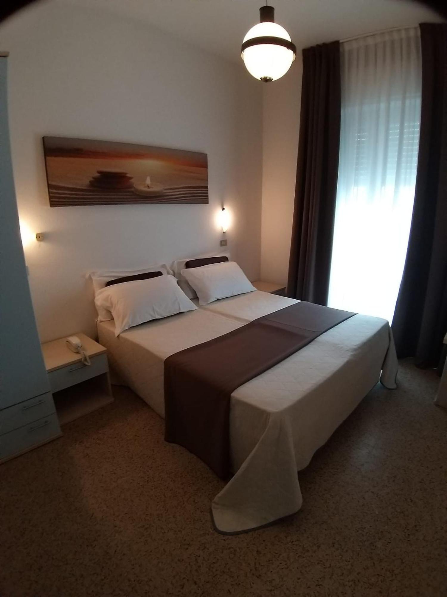 Hotel Ideal リミニ エクステリア 写真