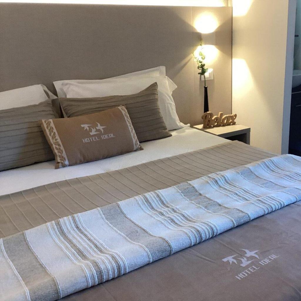 Hotel Ideal リミニ エクステリア 写真