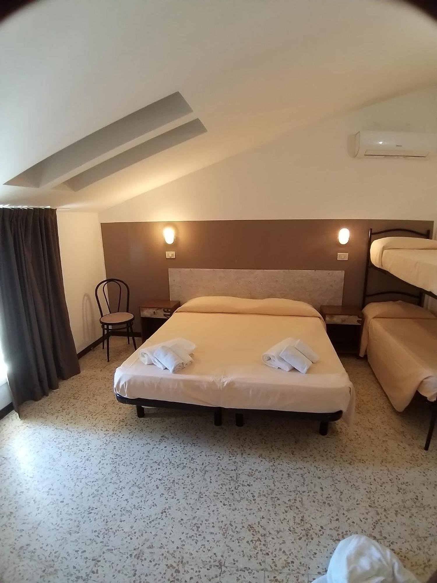 Hotel Ideal リミニ エクステリア 写真
