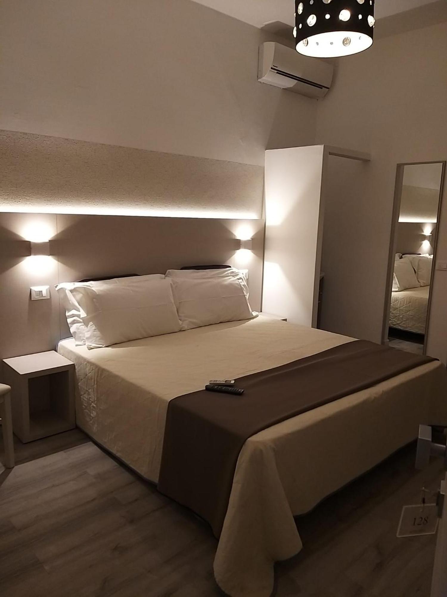 Hotel Ideal リミニ エクステリア 写真