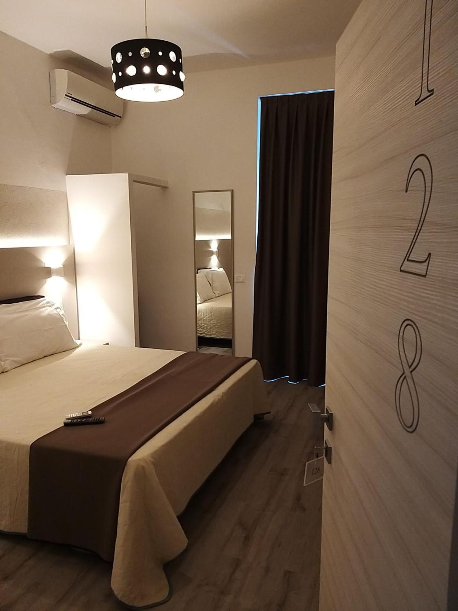 Hotel Ideal リミニ エクステリア 写真