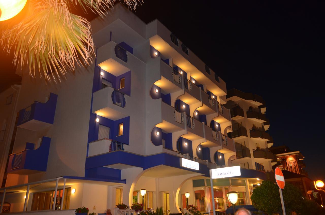 Hotel Ideal リミニ エクステリア 写真